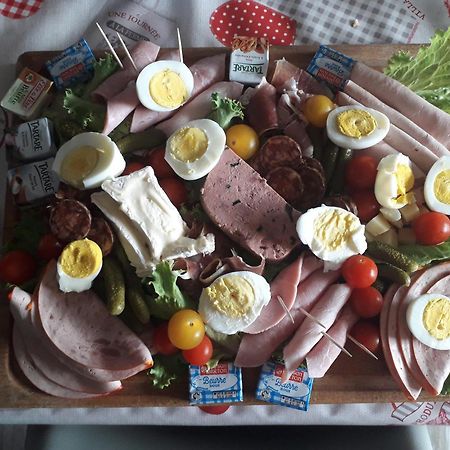 Bed and Breakfast La Roulotte Des Trois Arbres Oradour-sur-Glane Esterno foto