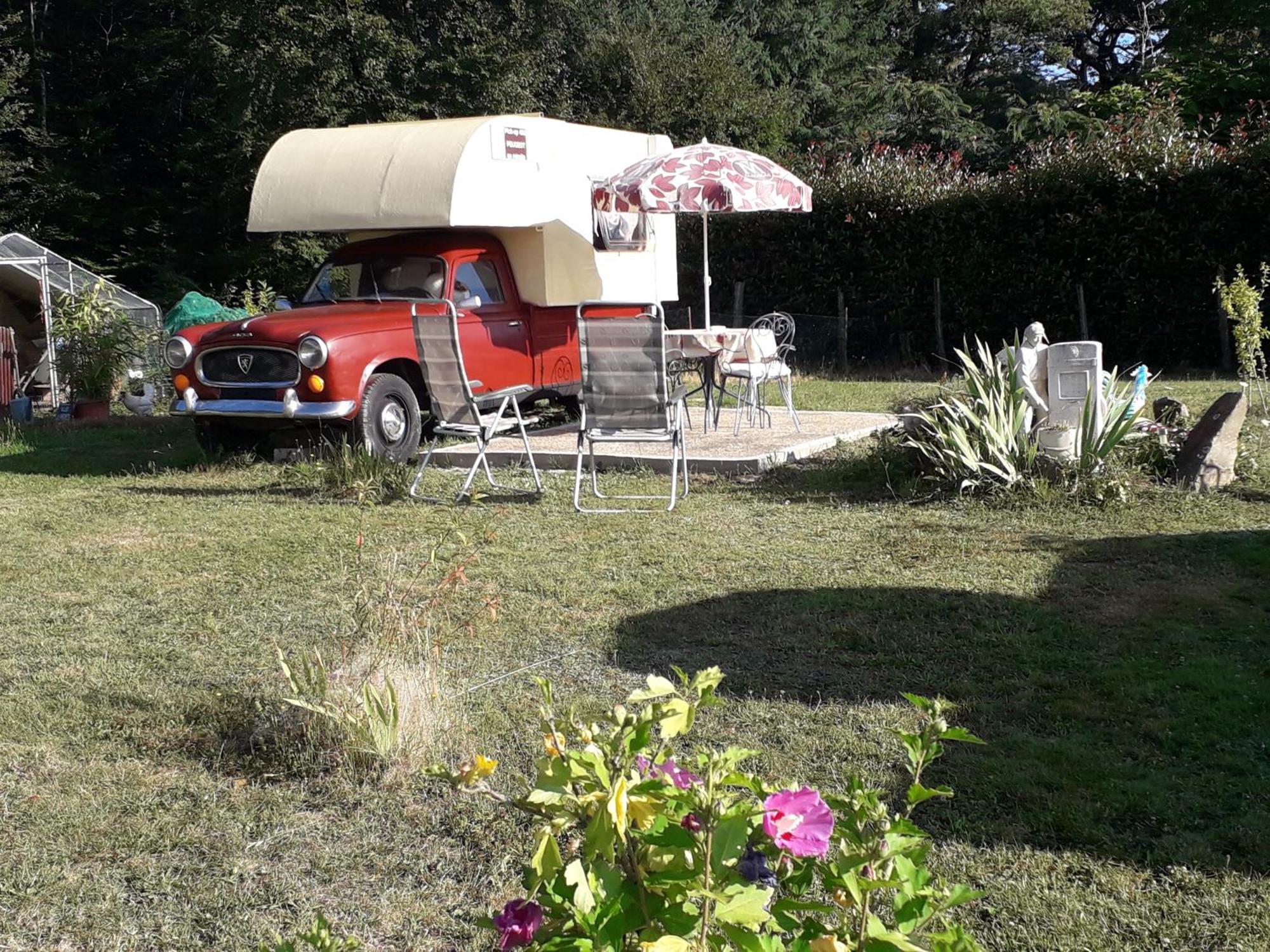 Bed and Breakfast La Roulotte Des Trois Arbres Oradour-sur-Glane Esterno foto