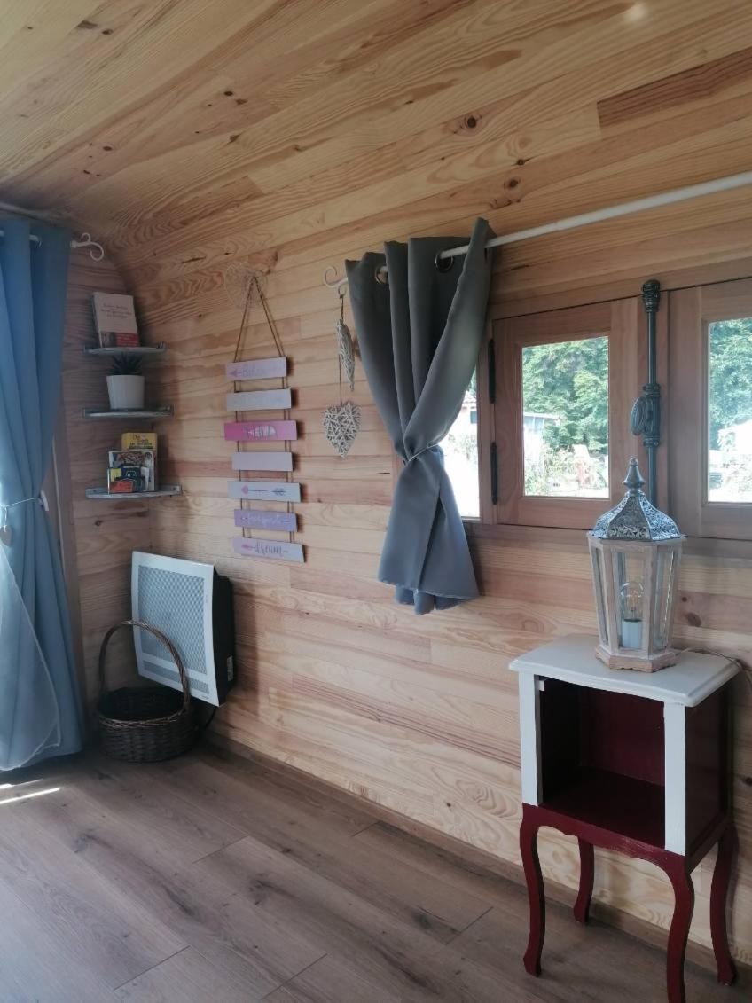 Bed and Breakfast La Roulotte Des Trois Arbres Oradour-sur-Glane Esterno foto
